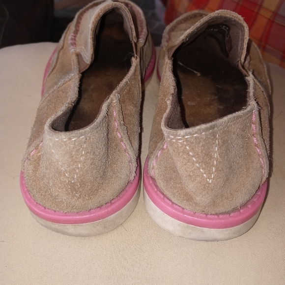 Ariat Cruiser Girl's 13.5 beige suede upper Slip on Loafer Boat shoes Pink Trim - Picture 4 of 8